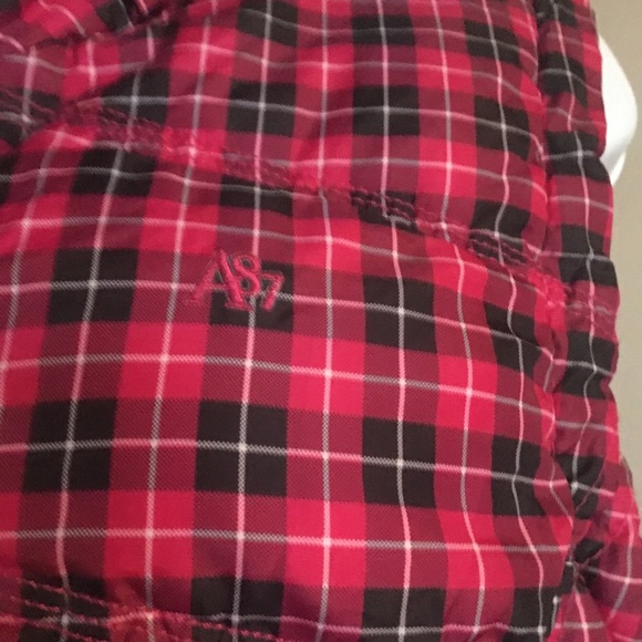Aeropostale pink and black puffer vest. - Picture 3 of 4